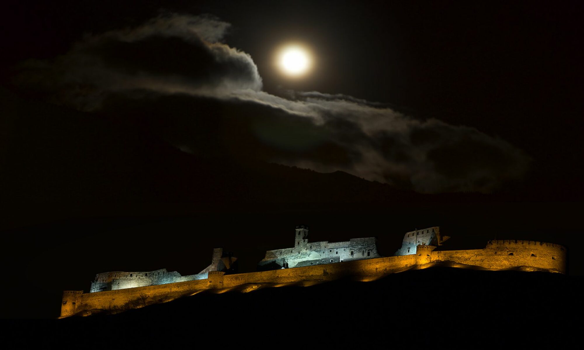 cropped-CASTEL02.jpg