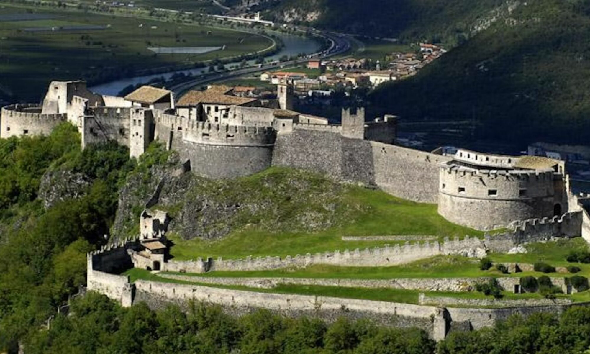 cropped-CASTEL03.jpg
