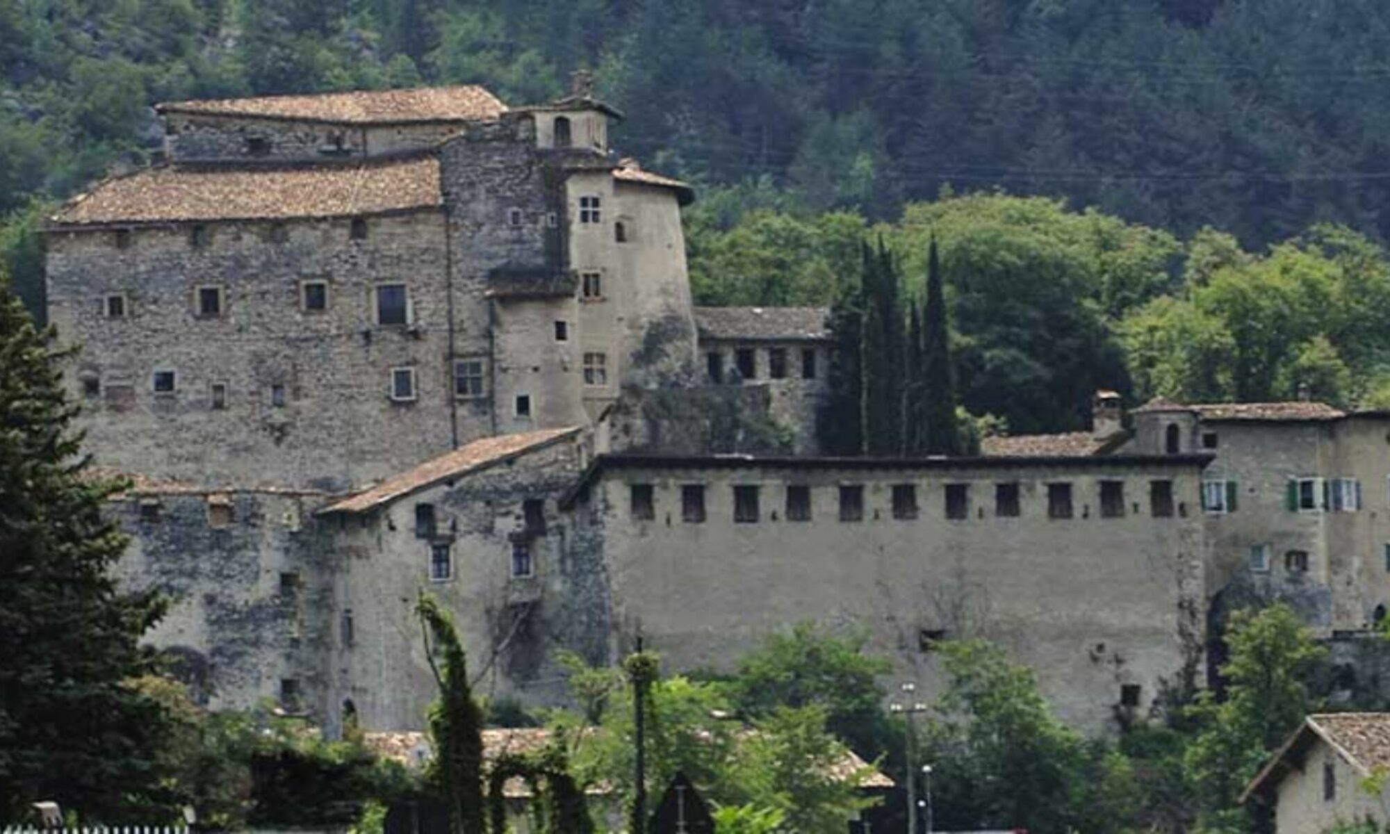 cropped-CASTEL04.jpg